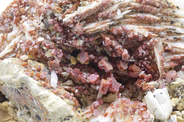 Baryte, vanadinite - Image 13