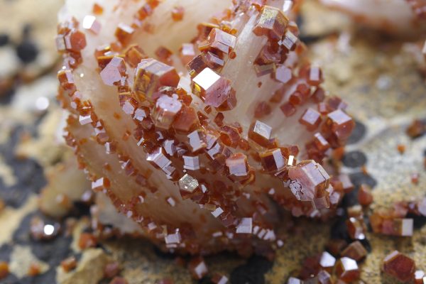 Baryte, vanadinite - Image 15