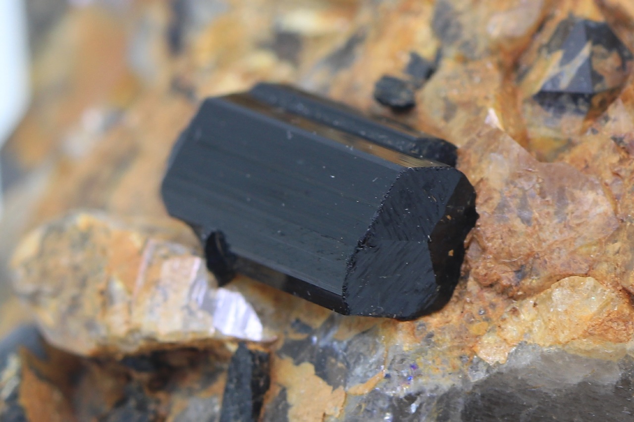 Smoky quartz, skutterudite - Image 6