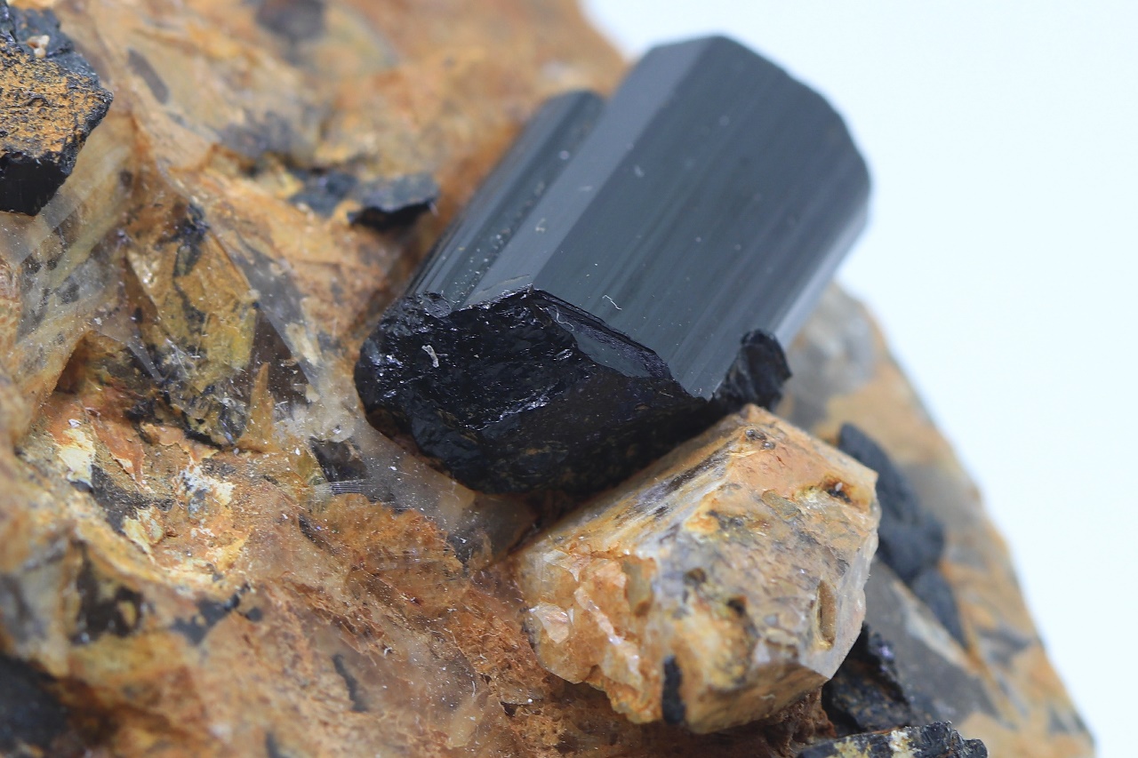 Smoky quartz, skutterudite - Image 7