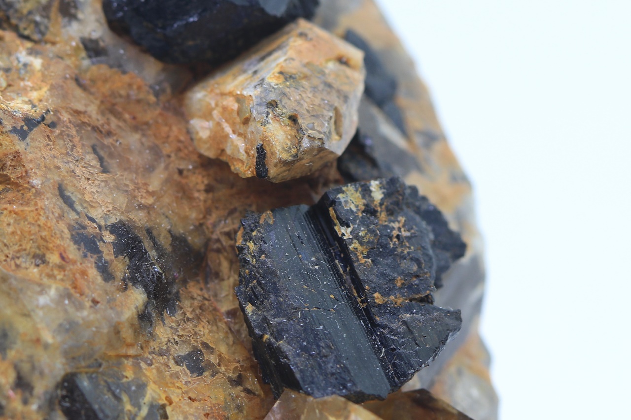 Smoky quartz, skutterudite - Image 8