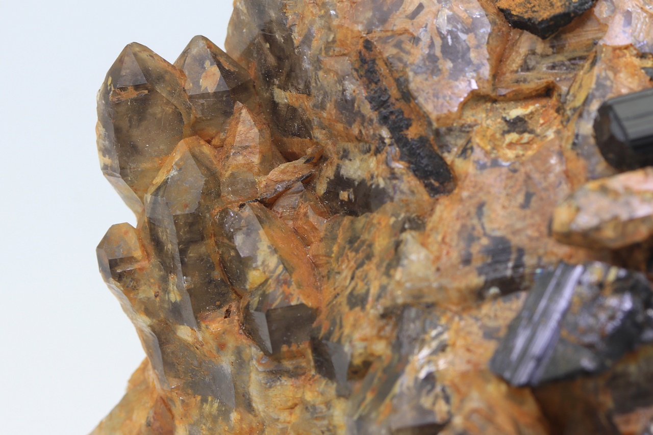 Smoky quartz, skutterudite - Image 9