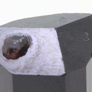 Skoryl, garnet