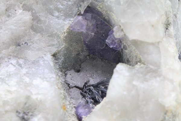 Bismuthinite, fluorite - Image 5