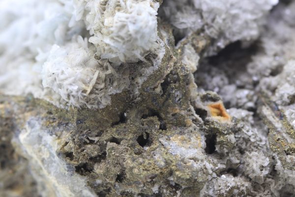 Baryte, pyrite - Image 11