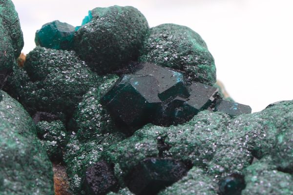 Dioptase, malachite - Image 9