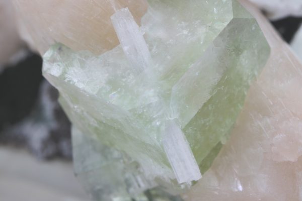 Apophyllite, stilbite - Image 9