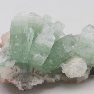 Apophyllite, stilbite, mesolite