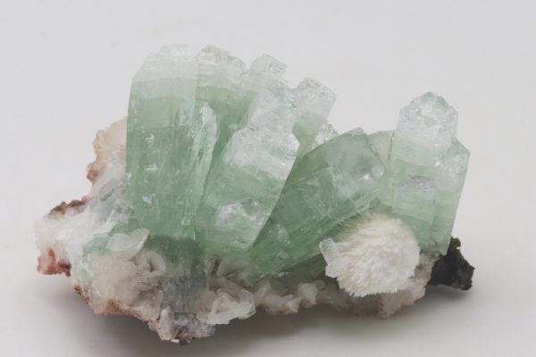 Apophyllite, stilbite, mesolite
