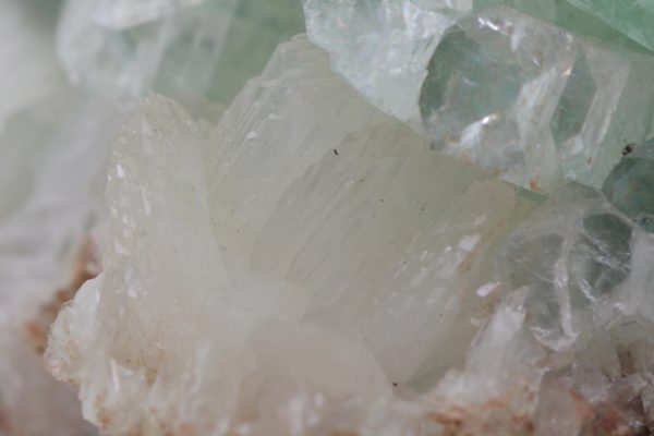 Apophyllite, stilbite, mesolite - Image 12