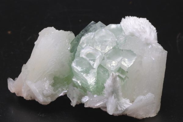 Apophyllite, stilbite, mesolite