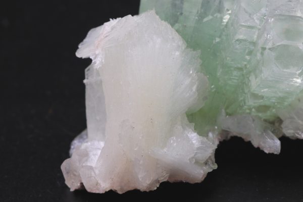 Apophyllite, stilbite, mesolite - Image 9