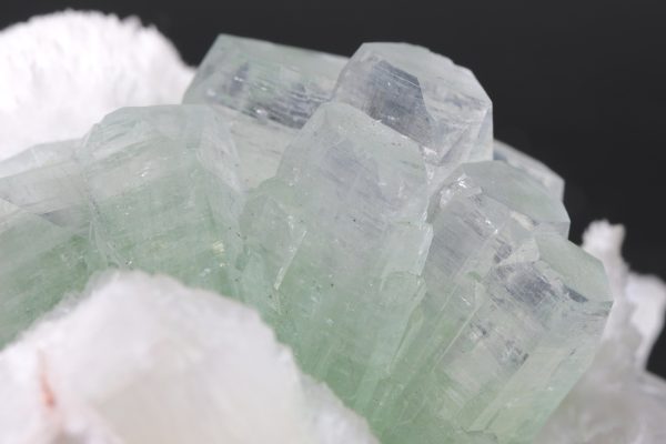Apophyllite, stilbite, mesolite - Image 11