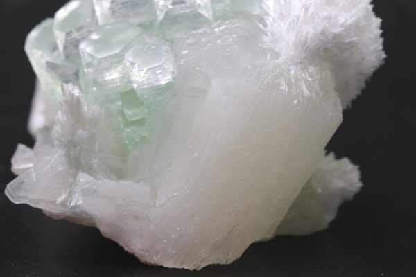 Apophyllite, stilbite, mesolite - Image 14