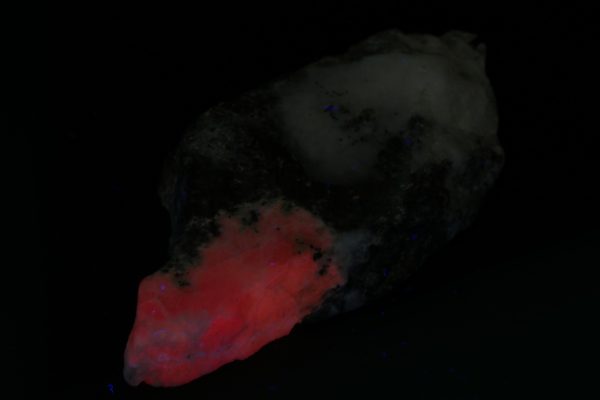 Tugtupite - Image 7
