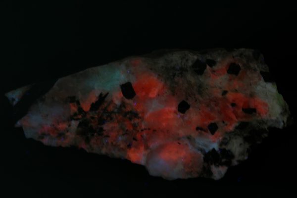 Tugtupite - Image 8