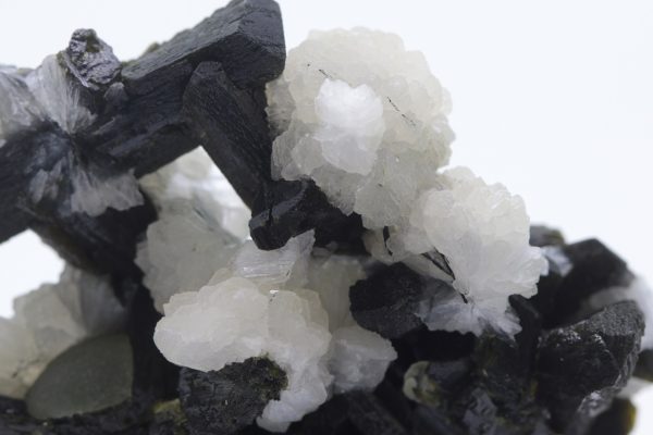 Stellerite, epidote, prehnite - Image 10