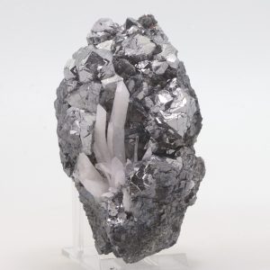 Skutterudite, löllingite, quartz