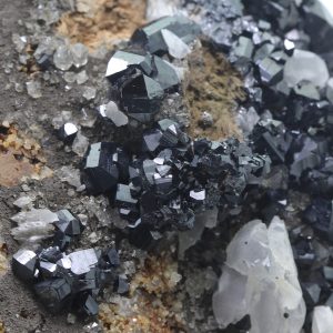 Ilvaite, calcite, hedenbergite