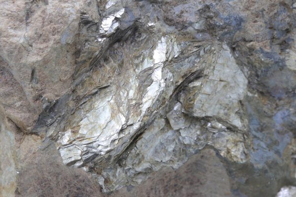 Triplite, muscovite - Image 10