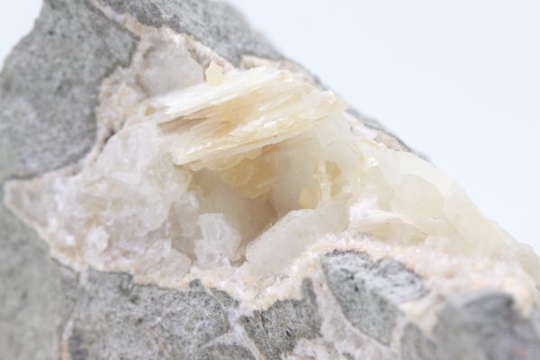 Calcite, natrolite - Image 3