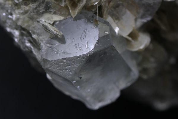 Aquamarine, muscovite