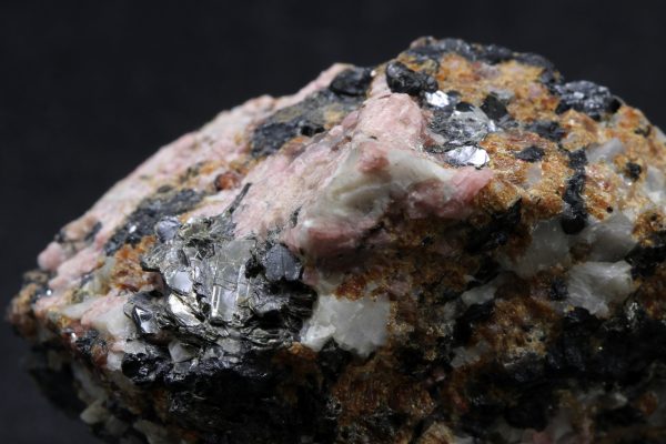 Lennilenapeite, franklinite, rhodonite, spessartine - Image 3
