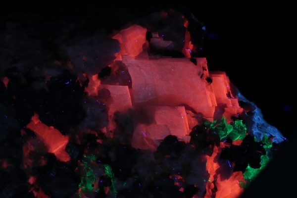 Lennilenapeite, franklinite, rhodonite, spessartine - Image 9