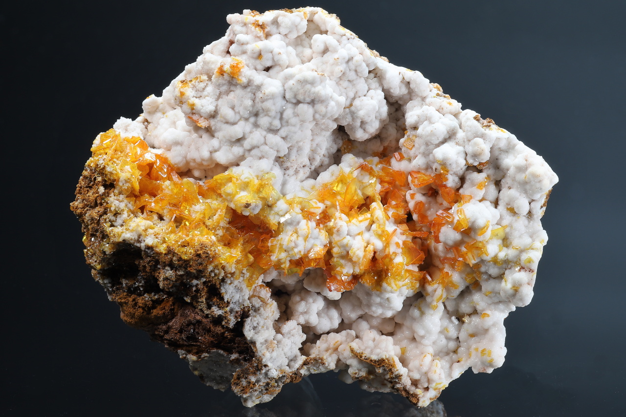 Wulfenite, aragonite - Image 9