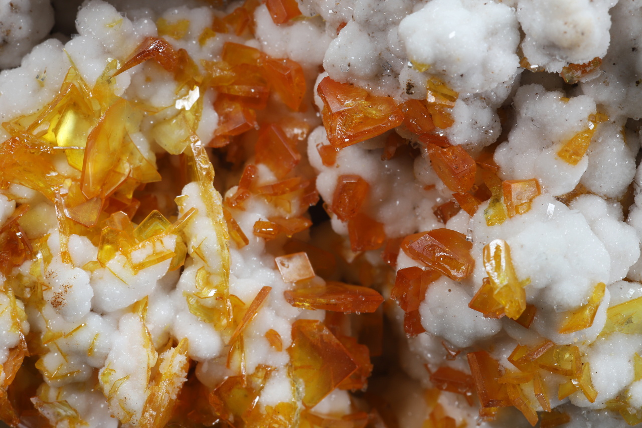 Wulfenite, aragonite - Image 10