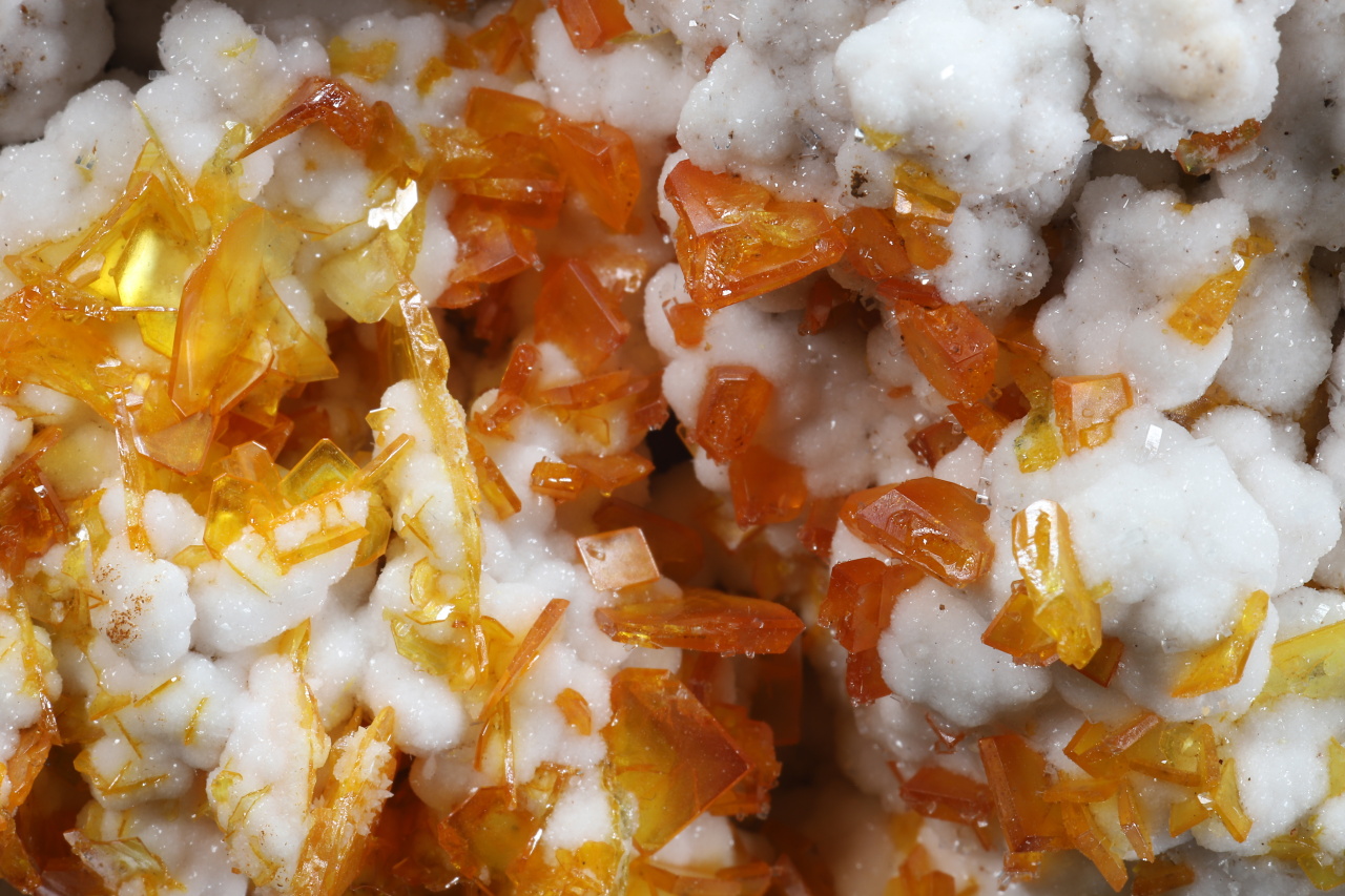 Wulfenite, aragonite - Image 11