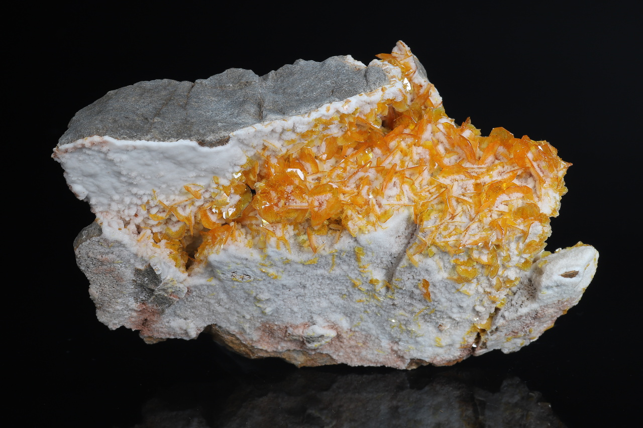 Wulfenite, aragonite