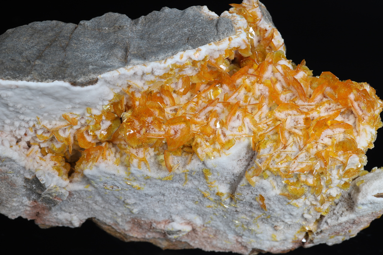 Wulfenite, aragonite - Image 3