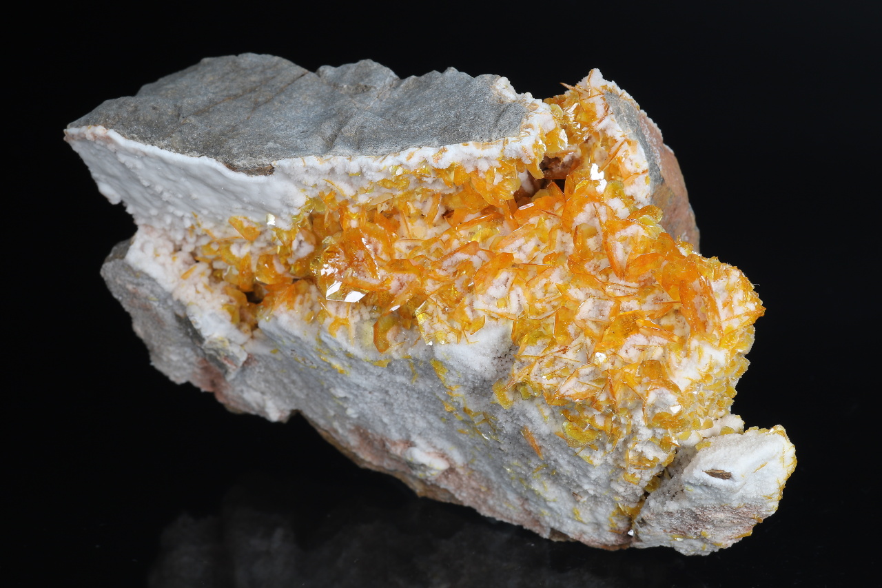 Wulfenite, aragonite - Image 4