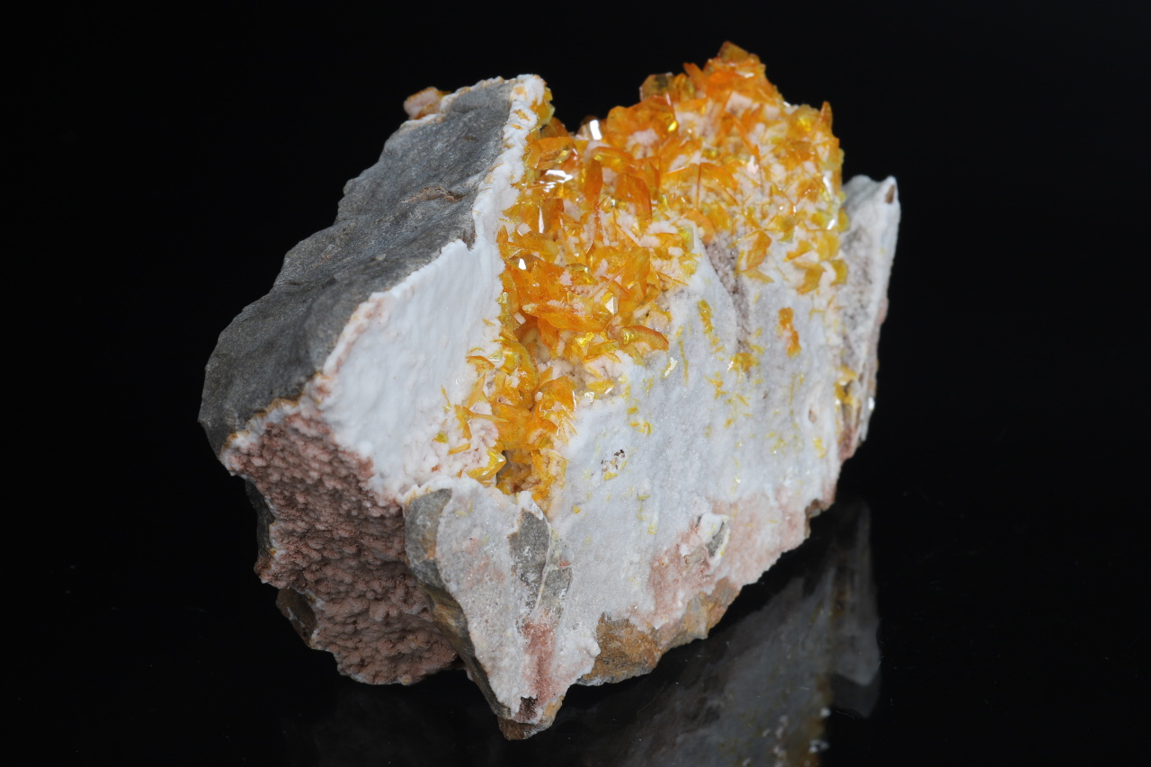 Wulfenite, aragonite - Image 7