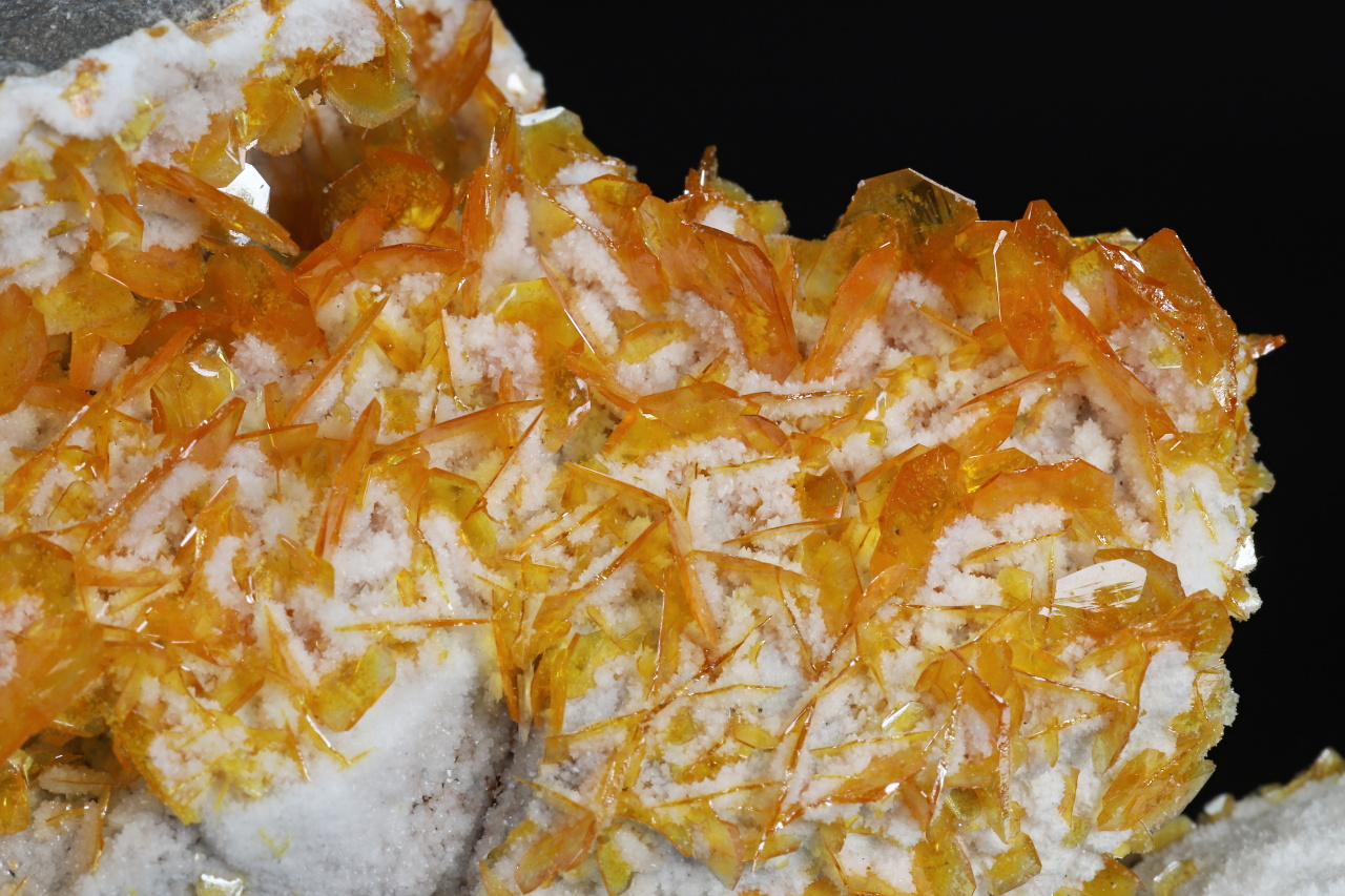 Wulfenite, aragonite - Image 8