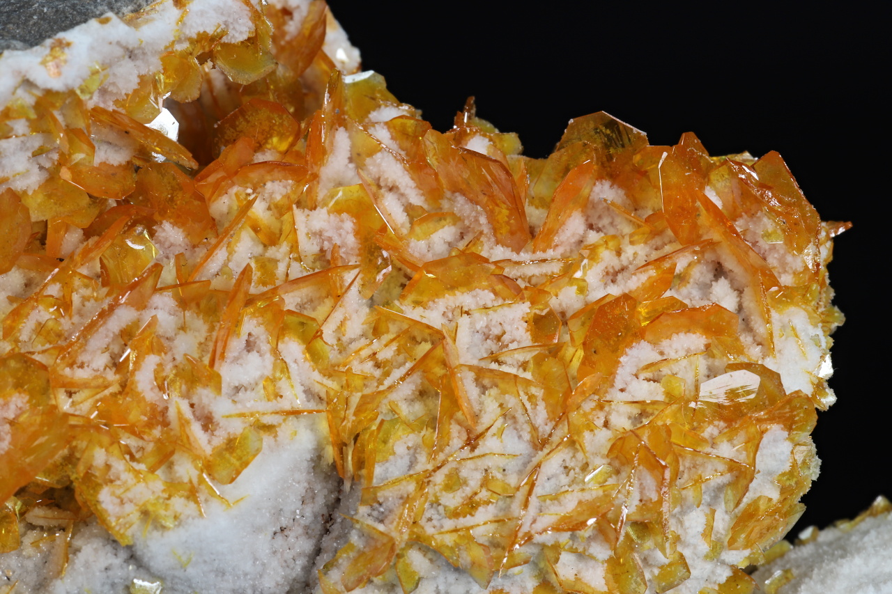 Wulfenite, aragonite - Image 9