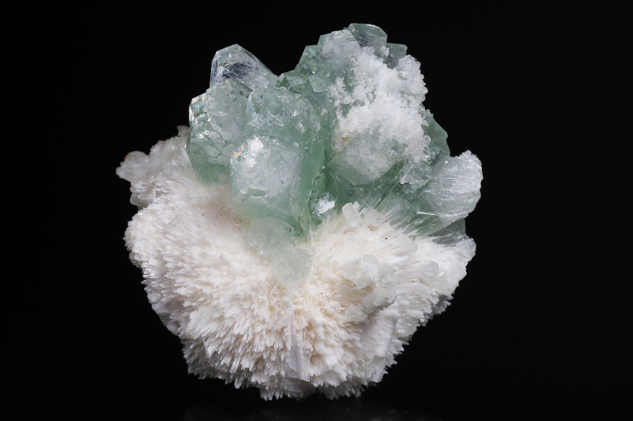 Apophyllite, mesolite - Image 2
