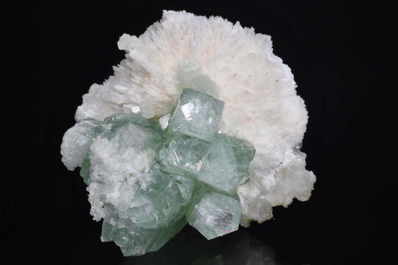 Apophyllite, mesolite - Image 7
