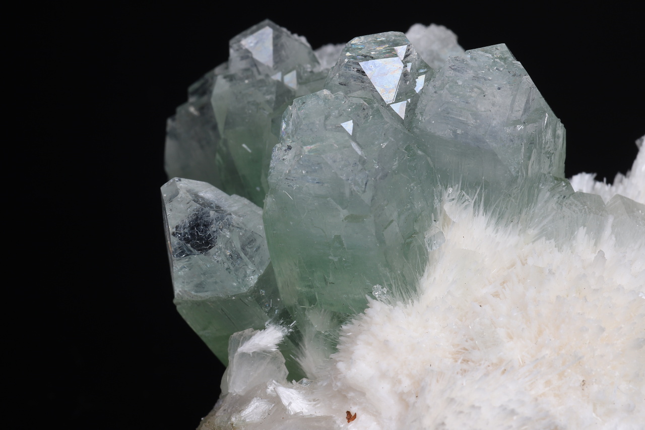 Apophyllite, mesolite - Image 8