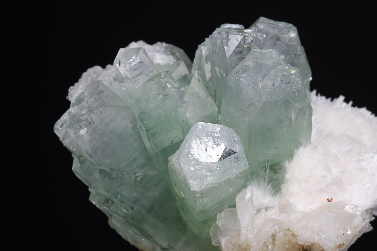Apophyllite, mesolite - Image 9