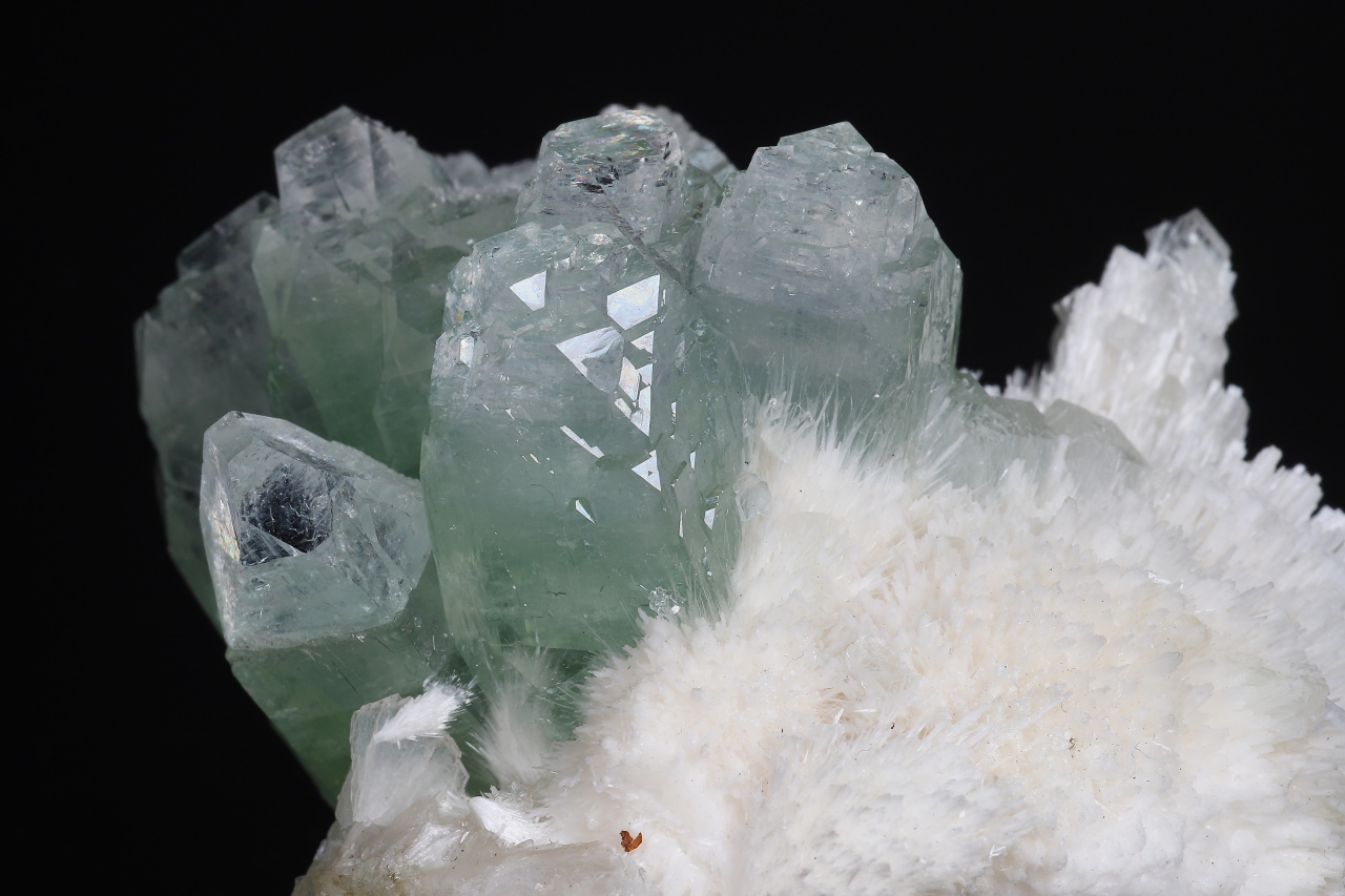 Apophyllite, mesolite - Image 10