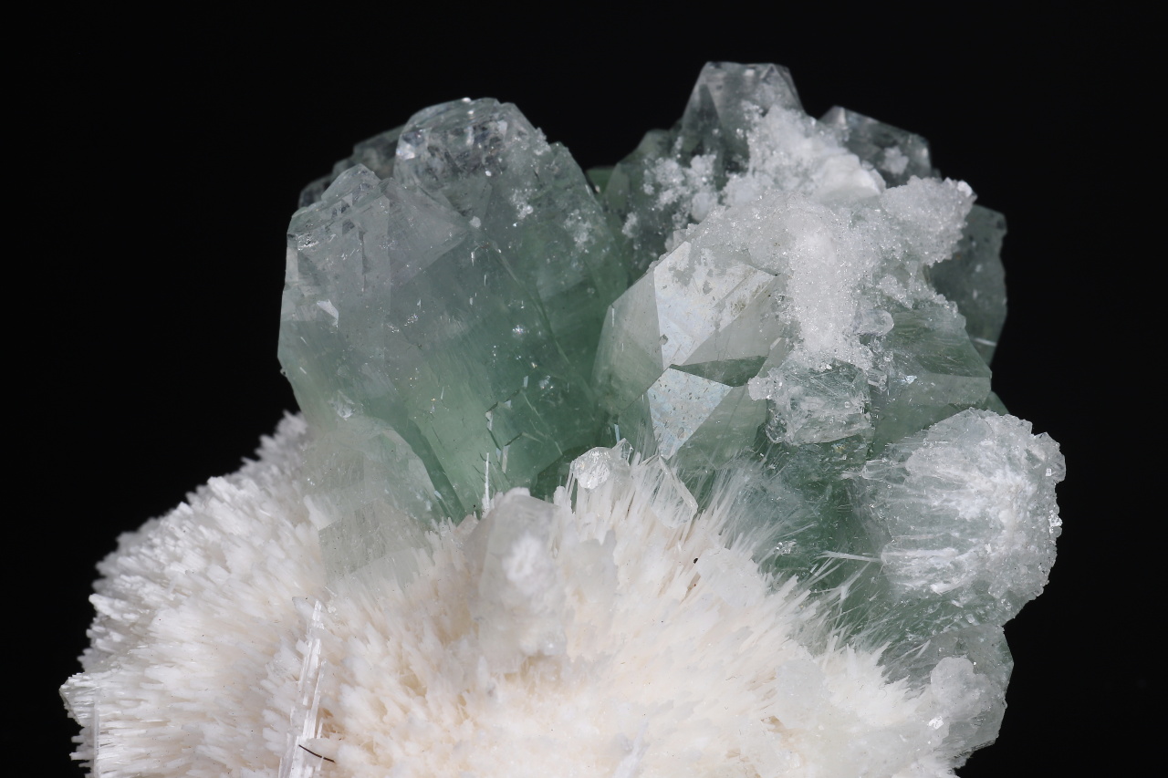 Apophyllite, mesolite - Image 11
