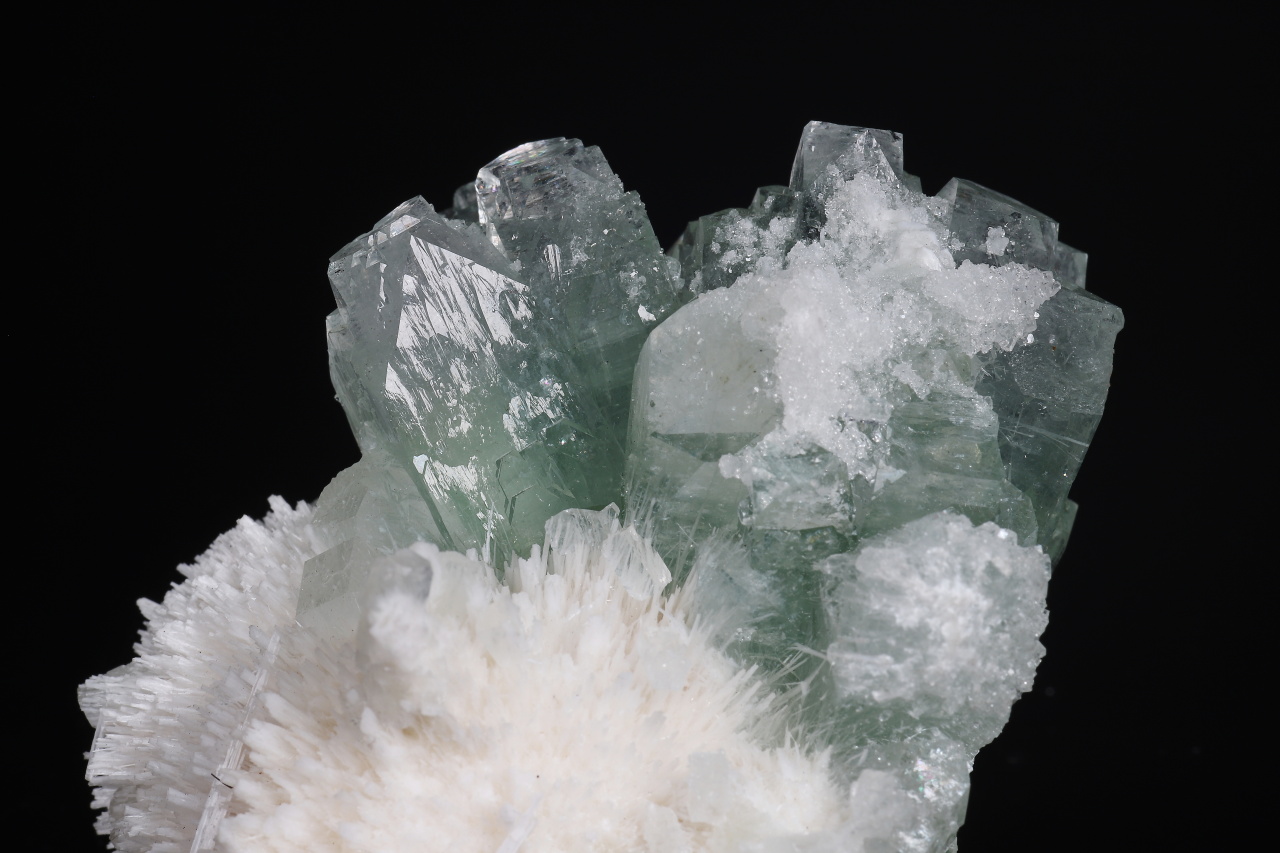 Apophyllite, mesolite - Image 12