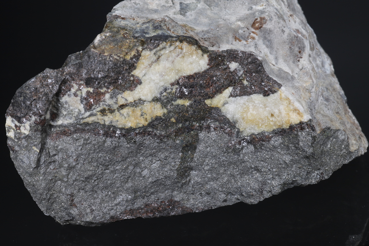 Löllingite, sphalerite - Image 3