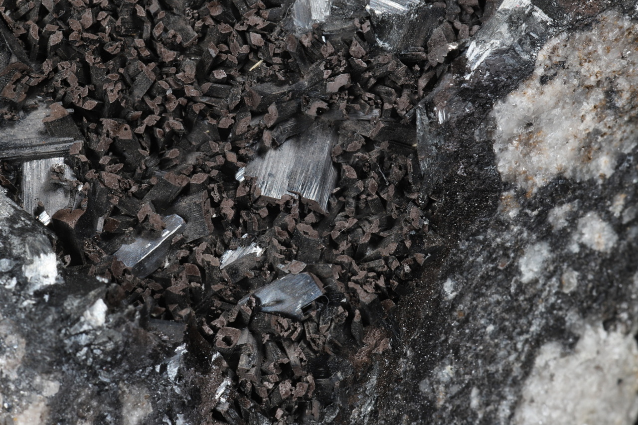 Pyrolusite - Image 5