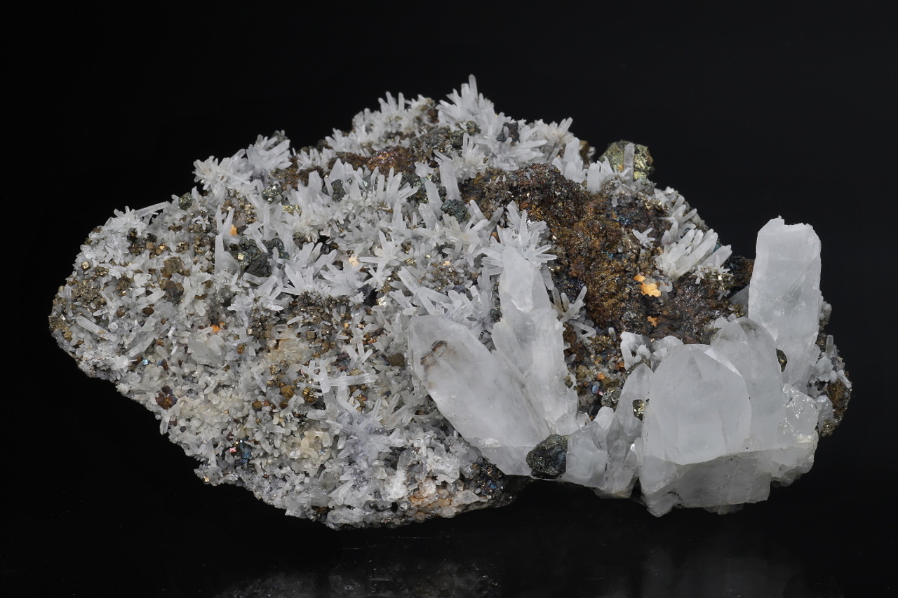 Quartz, chalcopyrite, bournonite, pyrite