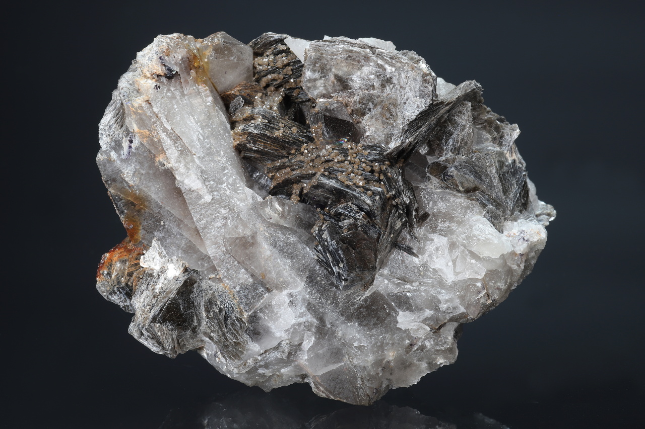 Scheelite, cinvaldite - Image 2