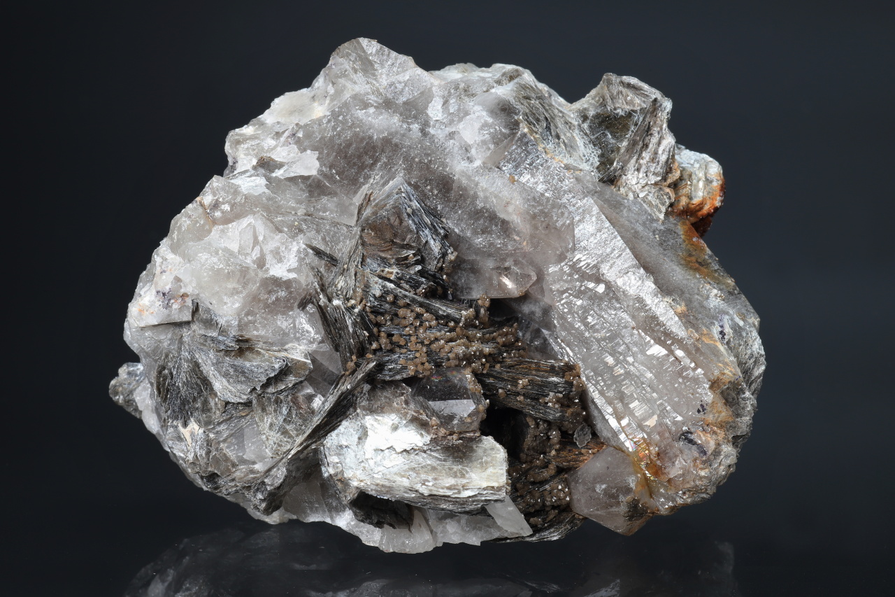 Scheelite, cinvaldite