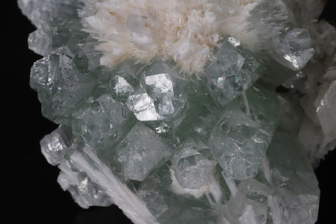 Apophyllite, stilbite, mesolite - Image 6